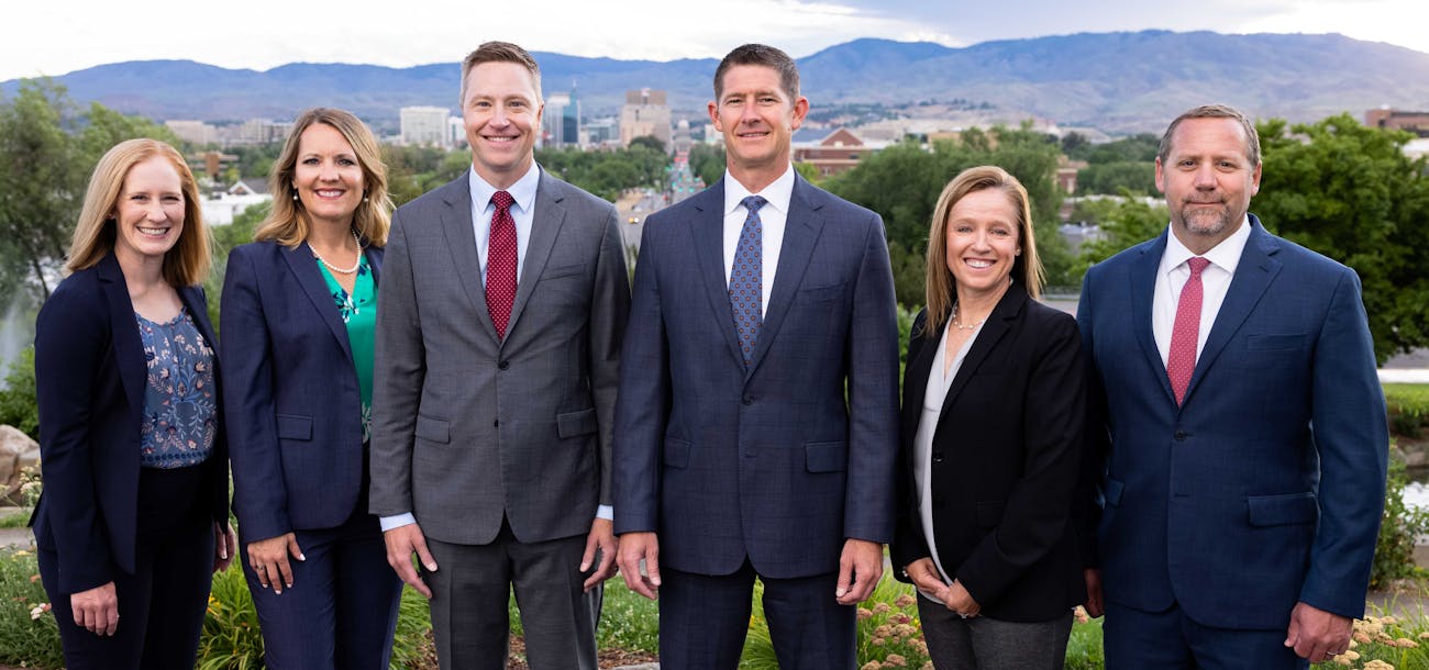 R|W Invesment mamangement team outdoor group photo.